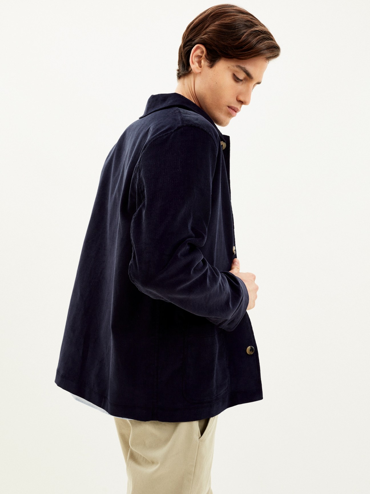 De Bonne Facture x Monocle fine corduroy work jacket in navy showing horn buttons and relaxed fit