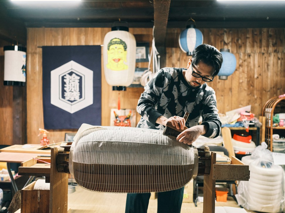 Hiroki Ito working on a traditional Japanese chochin lantern at Ito Gonjiro Shoten workshop