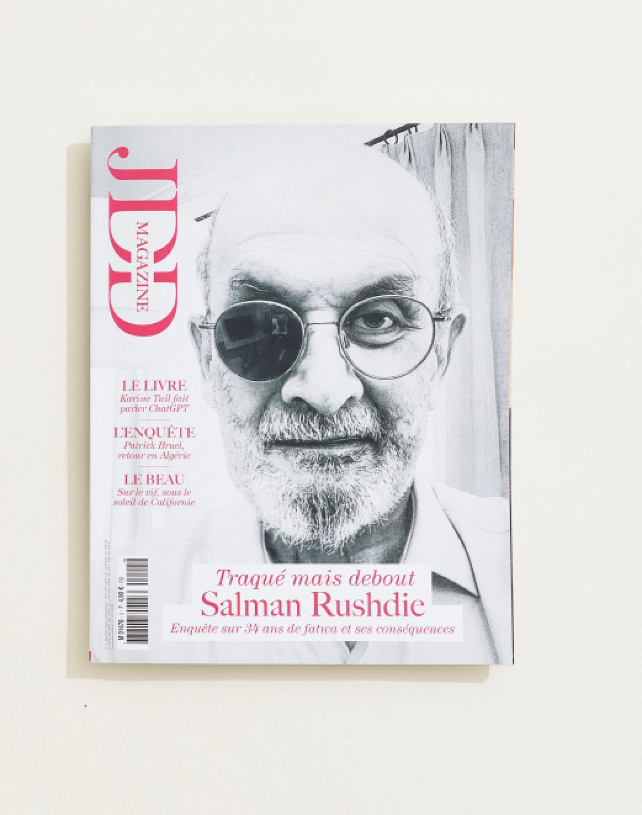 Magazine covers and publications arranged on a white surface showing various French literary and news titles