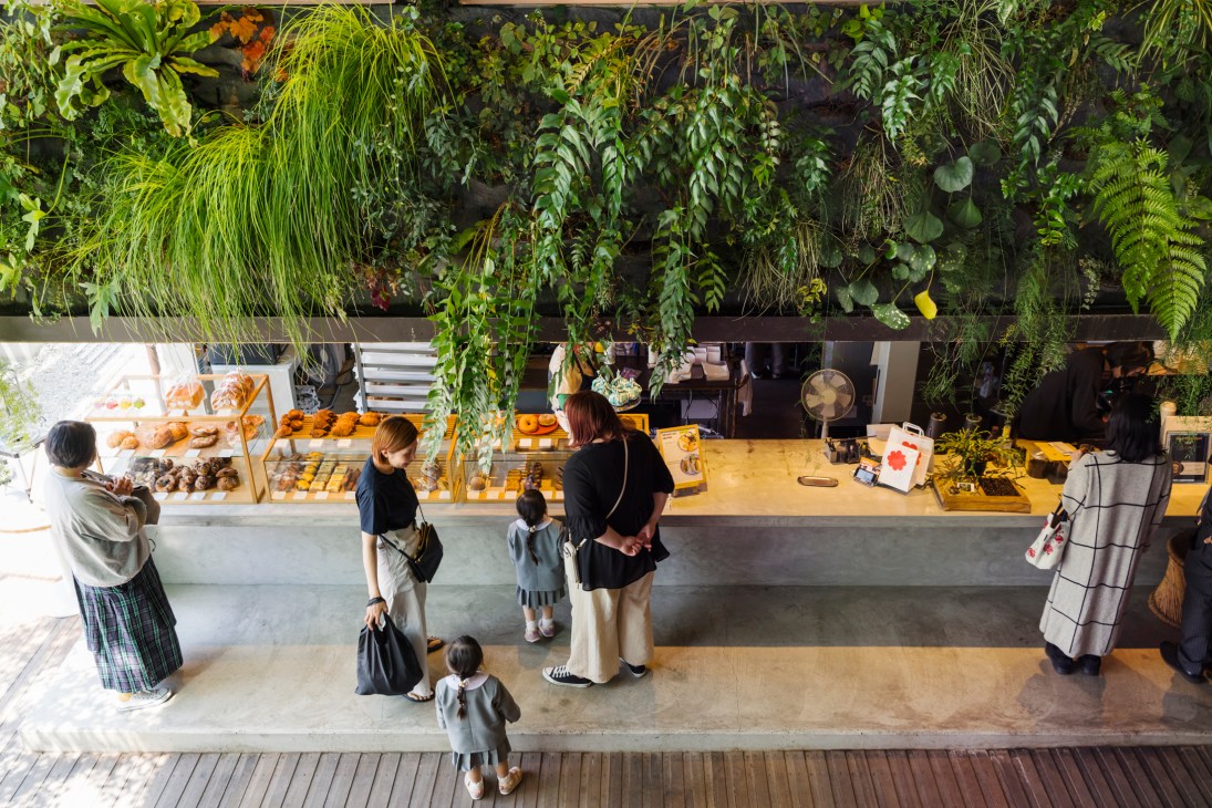 Person browsing items in the retail showcase area at Minagarten