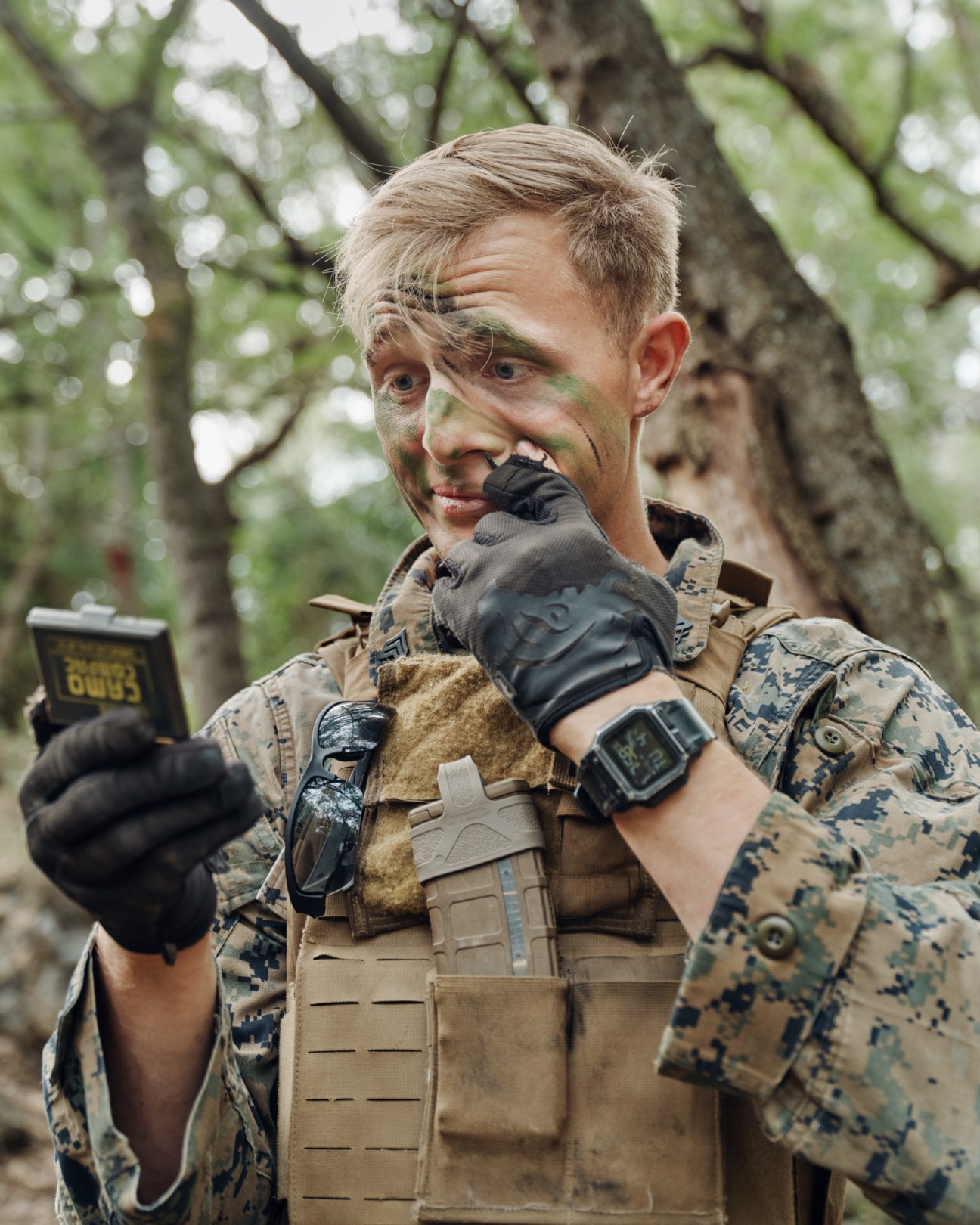 US Marines learning how to fight in jungle conditions in Hawaii