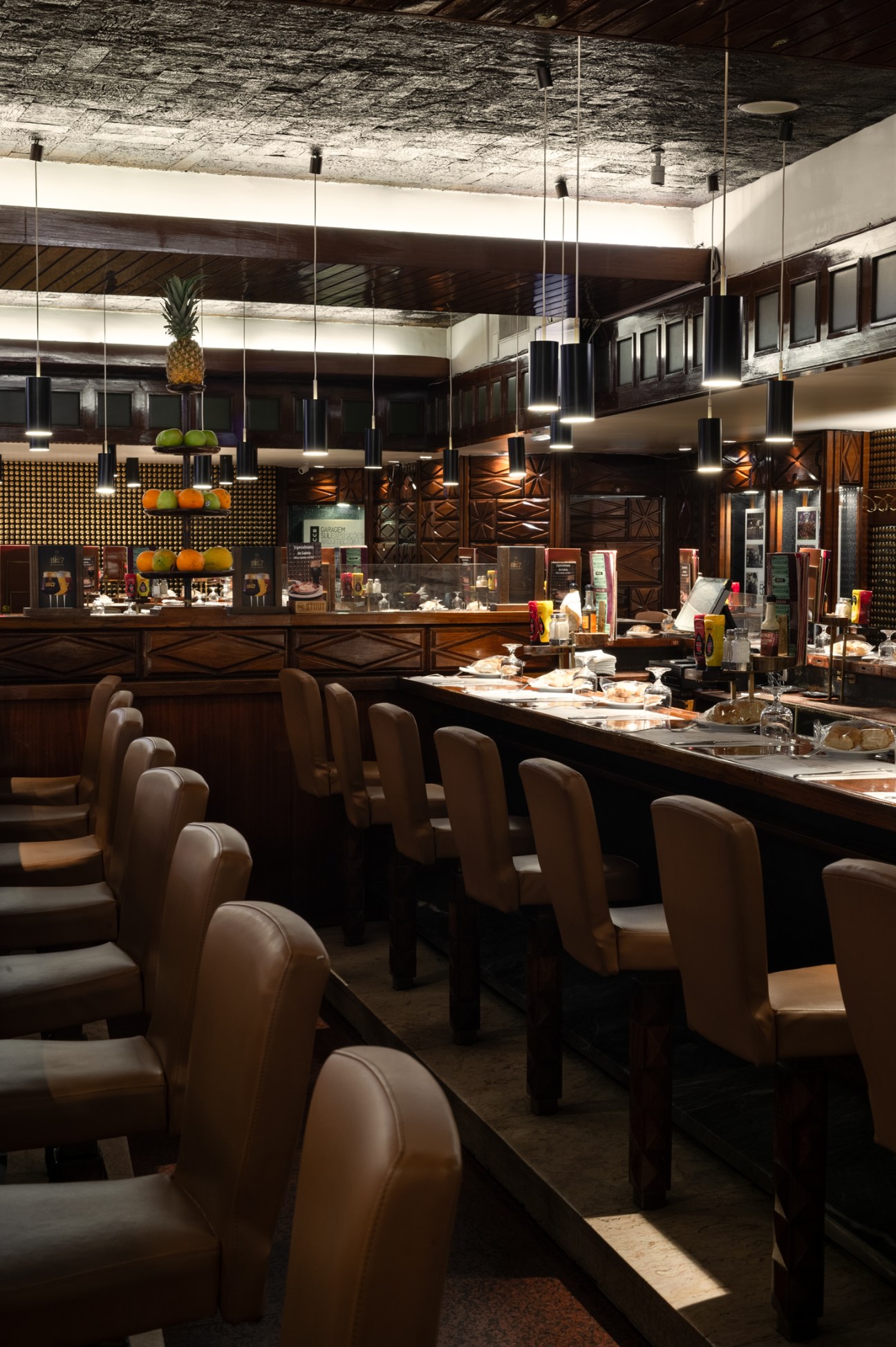 Vintage bar counter at Galeto