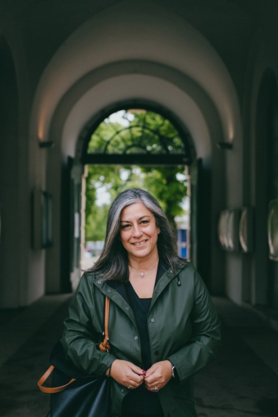 Maria Vassilakou crossing the pedestrianised Mariahilferstrasse in Vienna