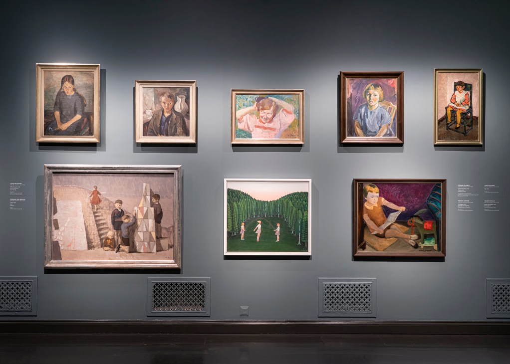 Gallery wall displaying eight framed portrait paintings in traditional styles at Ateneum museum