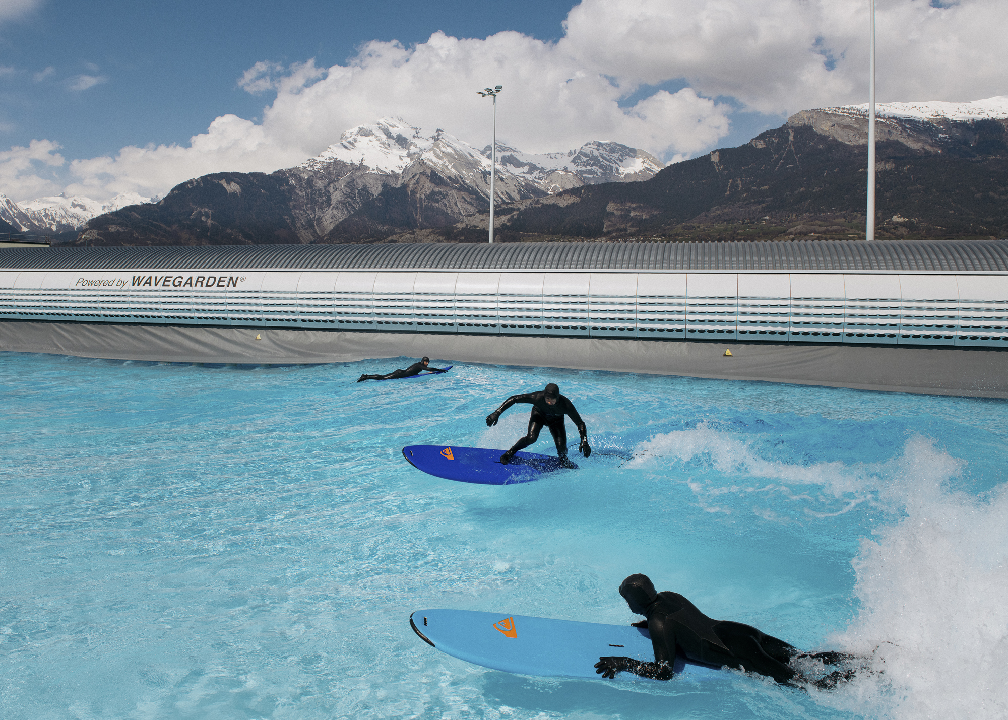 Alaïa Bay: Alpine Surfing in the Swiss Mountains