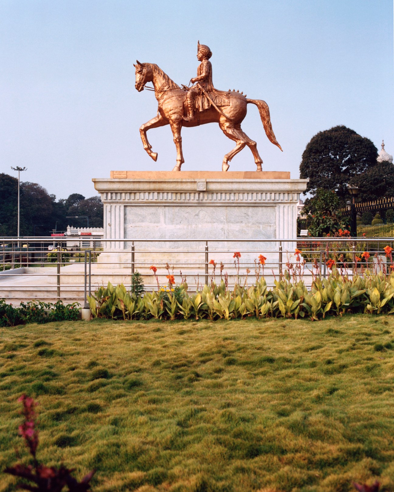 Bronze statue outside the state assembly