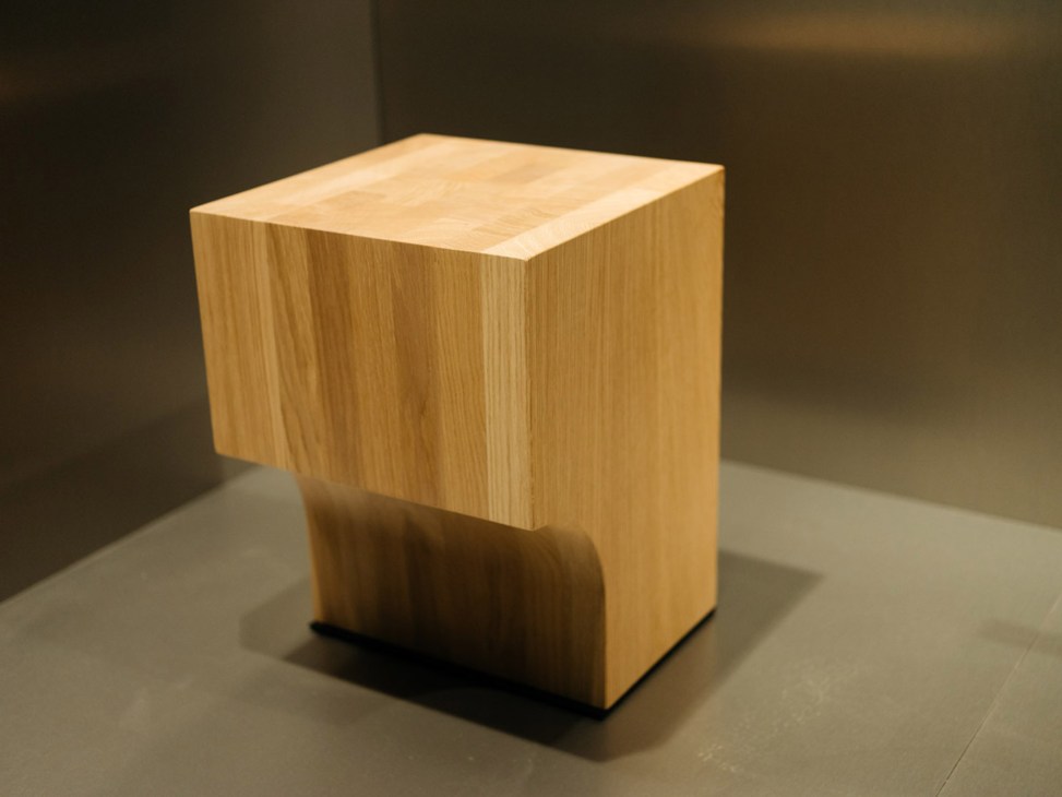 Wooden table design by Gunther Pelgrims showcasing Japanese-inspired joinery techniques