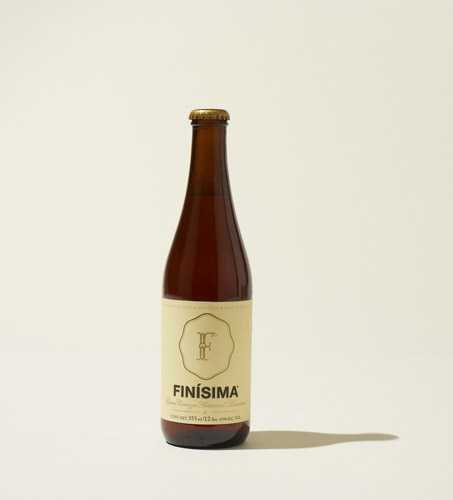 Finísima Belgian golden ale bottle with cream-colored label against neutral background.