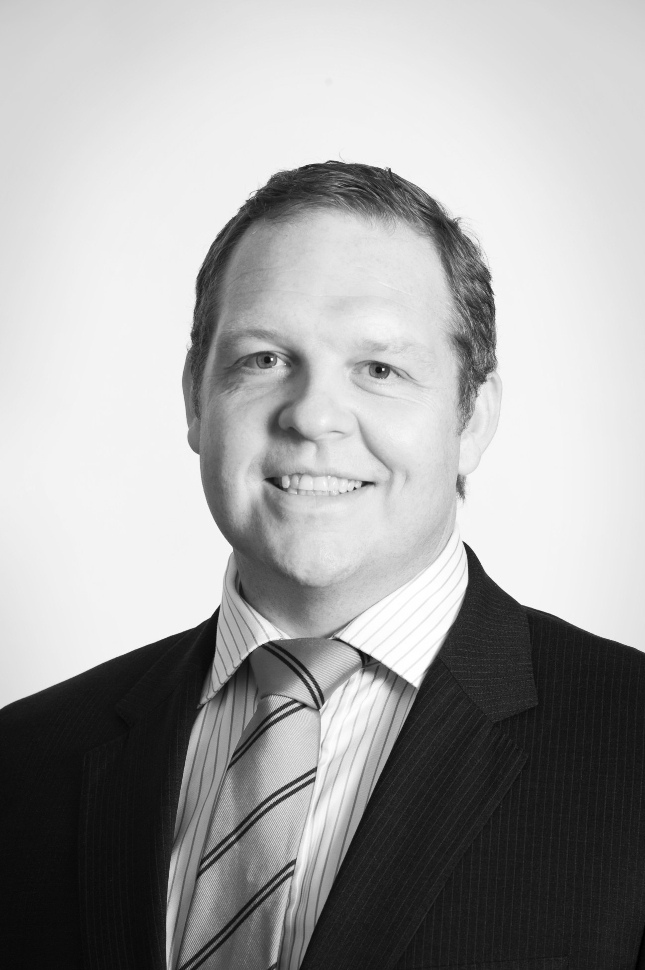 Black and white portrait of Leif Olson, director and head of retail brokerage leasing Australia at CBRE.
