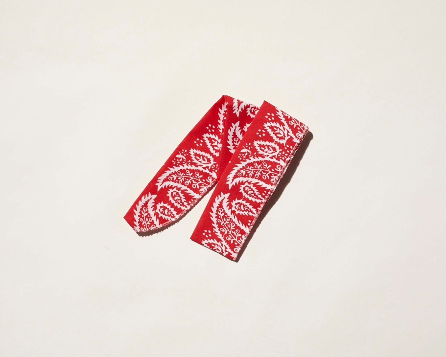 Red and white patterned sun visor providing full-face protection from sun rays.