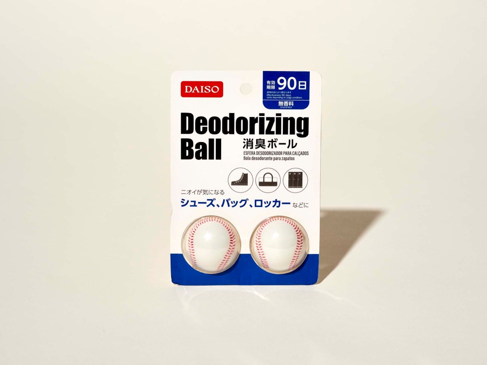 DAISO deodorizing ball package with baseball-themed design for shoe and sports gear odor control.
