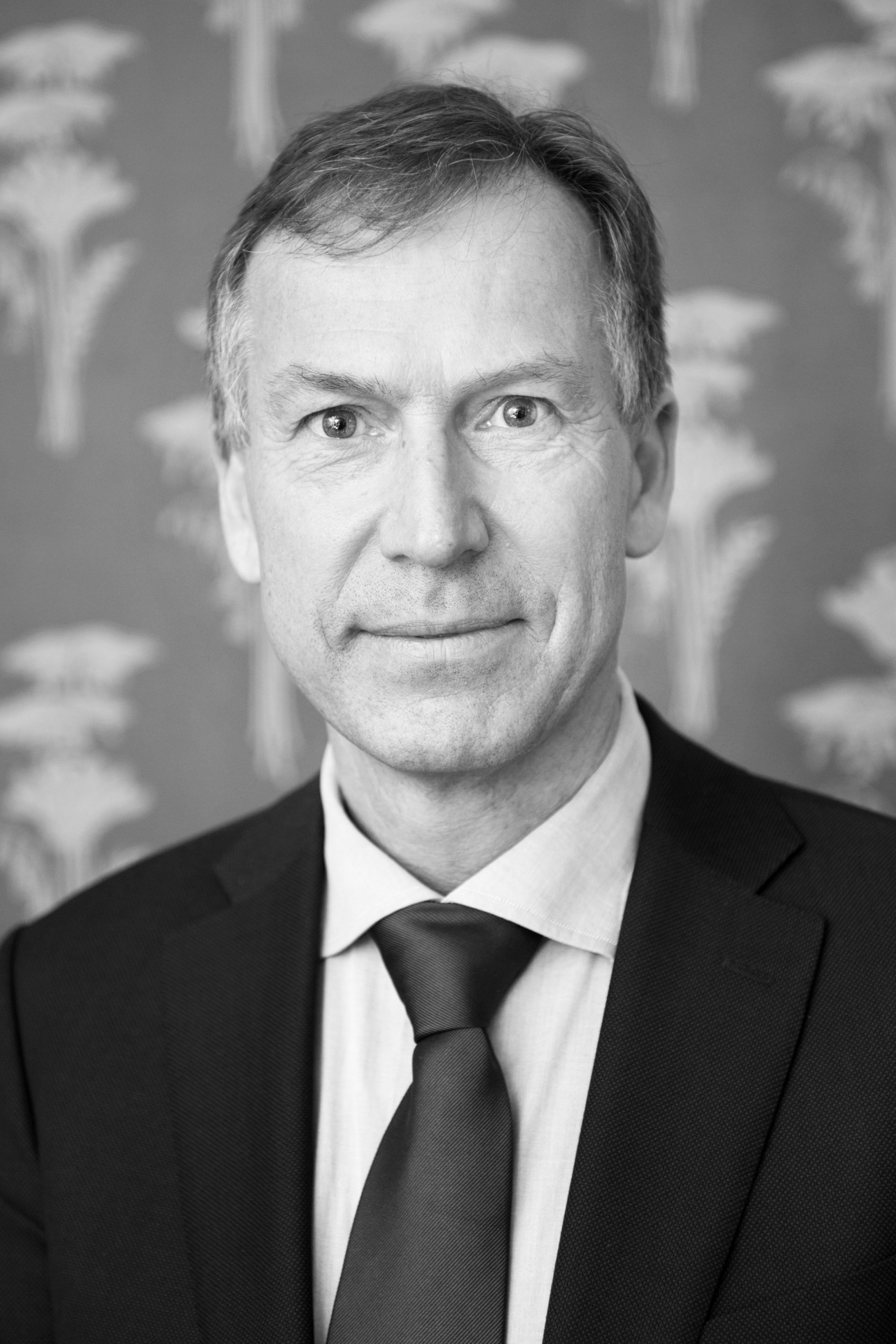 Black and white portrait of Olav Njølstad, Permanent Secretary to the Norwegian Nobel Committee.