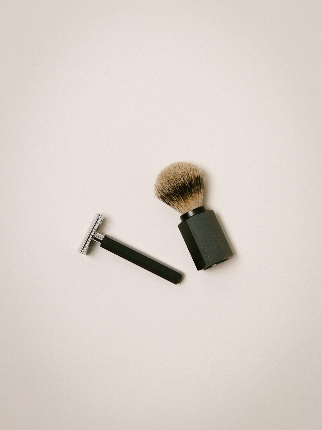 Hexagonal Mühle shaving kit with badger-hair brush and chrome-plated razor on white background