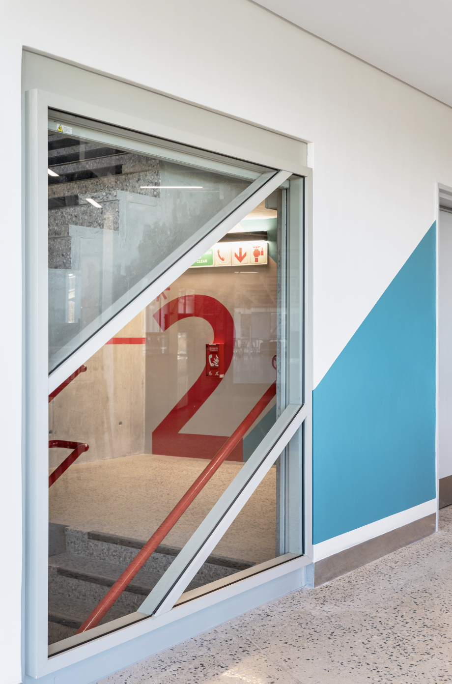 Exterior view of the glass building housing the Hasso Plattner D-School Afrika designed by kmh Architects