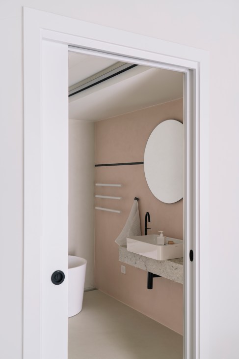 Clean lines in the bathroom