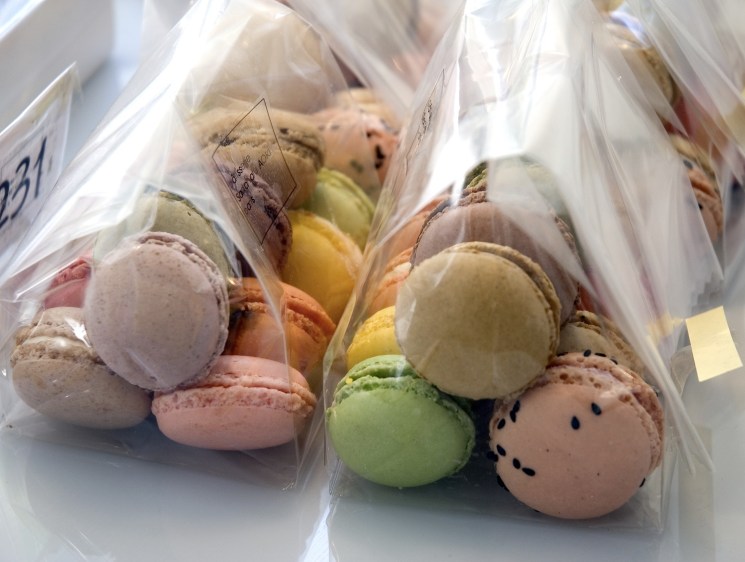 Bags of macarons, pattisserie