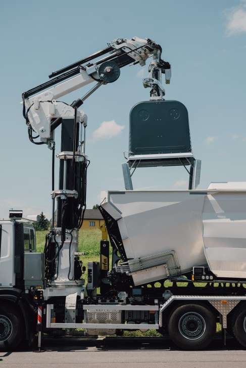 Specialized vehicle used for emptying underground waste containers