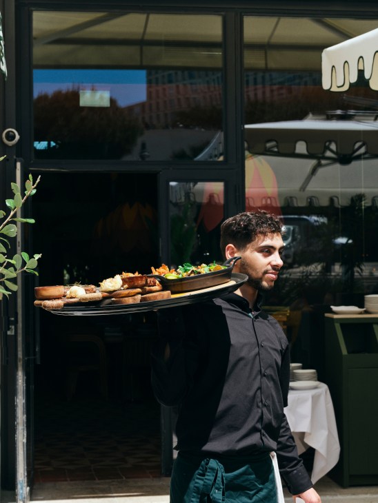Lunch service at a Marseille restaurant