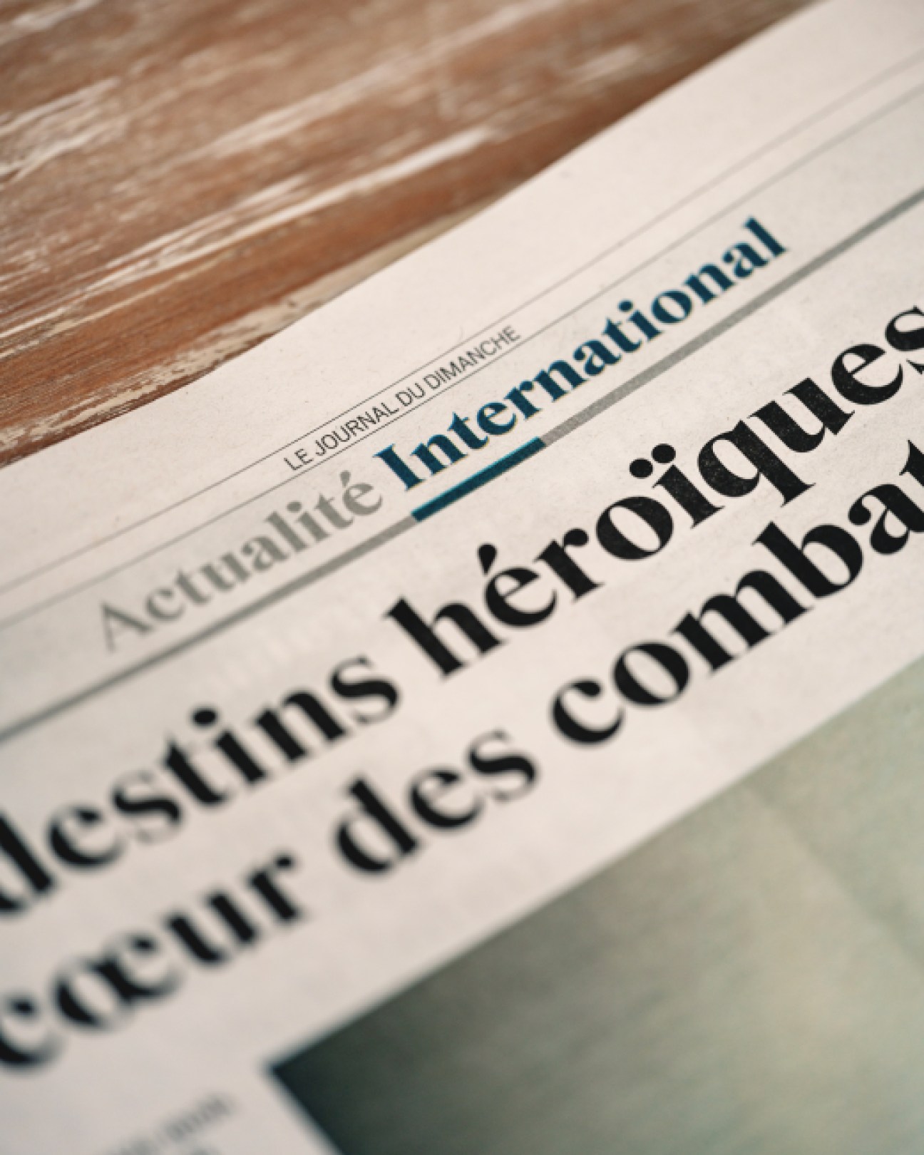 Close-up of Le Journal du Dimanche newspaper showing 'Actualité International' section header