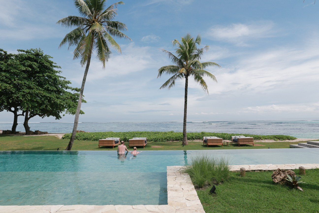 View of the pool and the ocean