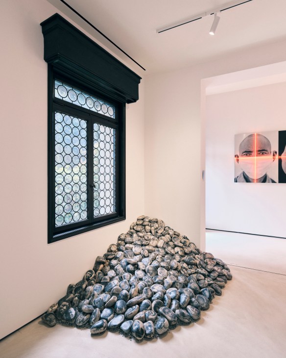 Interior of in'ei gallery in Venice showing East Asian contemporary art display