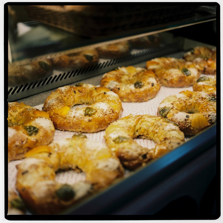 Golden Lebkuchen gingerbread cookies displayed in a bakery case, showing traditional German Christmas treats with glazed tops