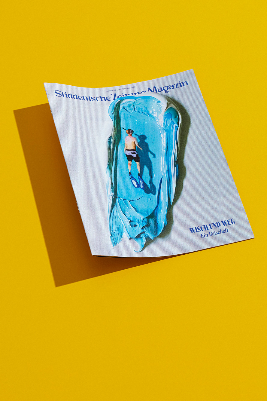 SZ-Magazin cover featuring a painted blue swimmer figure against a yellow background for a travel issue.