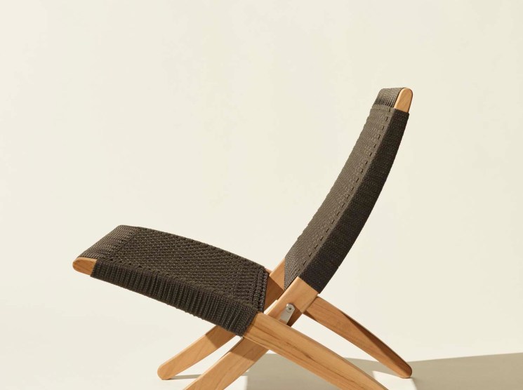 MG501 Cuba Chair by Carl Hansen & Søn with wooden frame and dark fabric seat