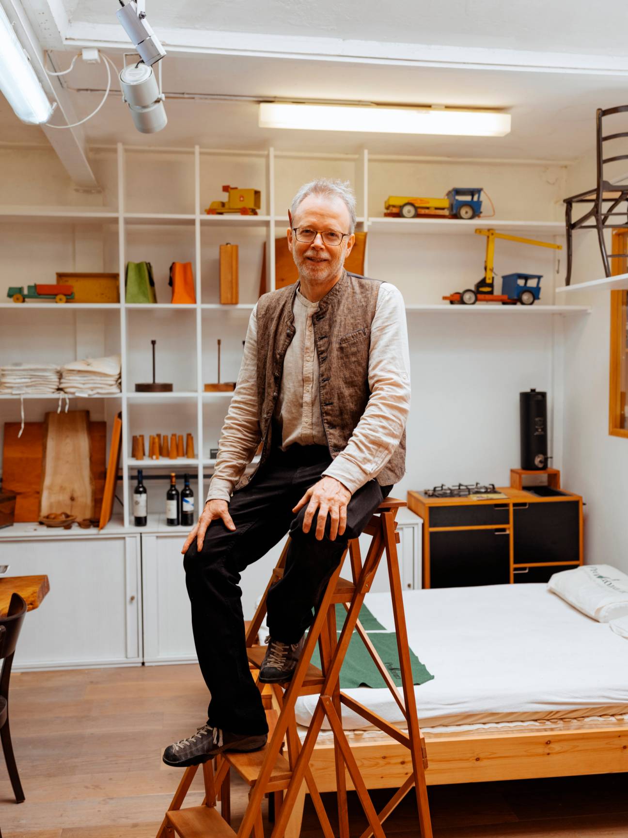 A portrait of Stefan Senn.