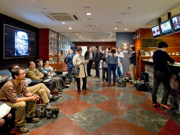 Journalists at a correspondents club.