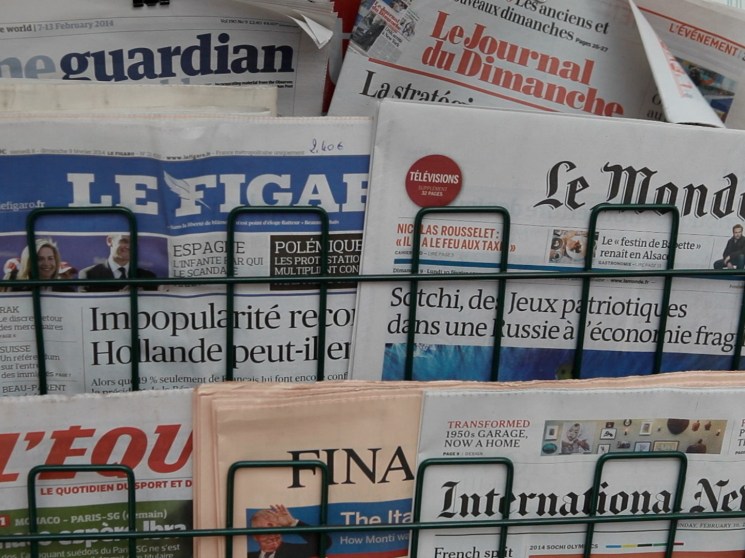 Daily press on a newsstand.