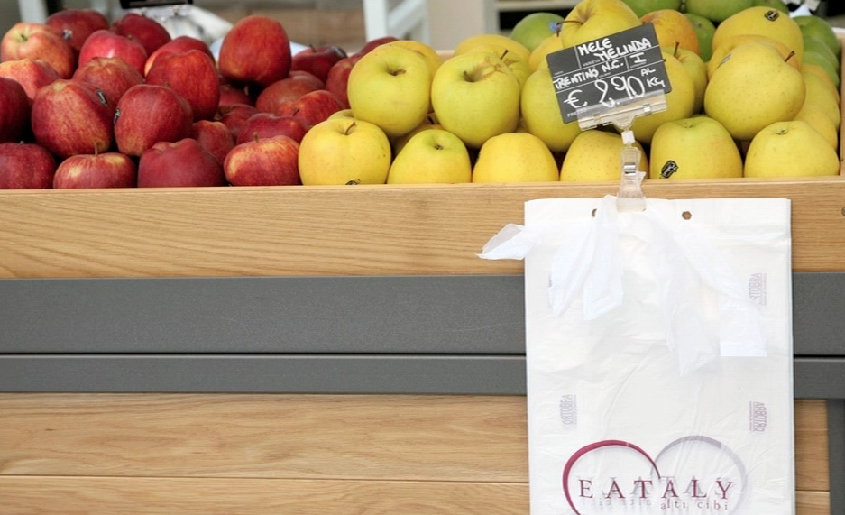 red and yellow apples