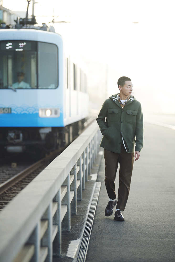 Contemporary look with jacket, layered shirts and sturdy shoes