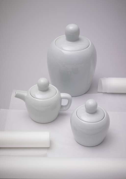 Muuto tea set with porcelain teapot, sugar bowl and milk jug featuring oversized spherical knobs in white.