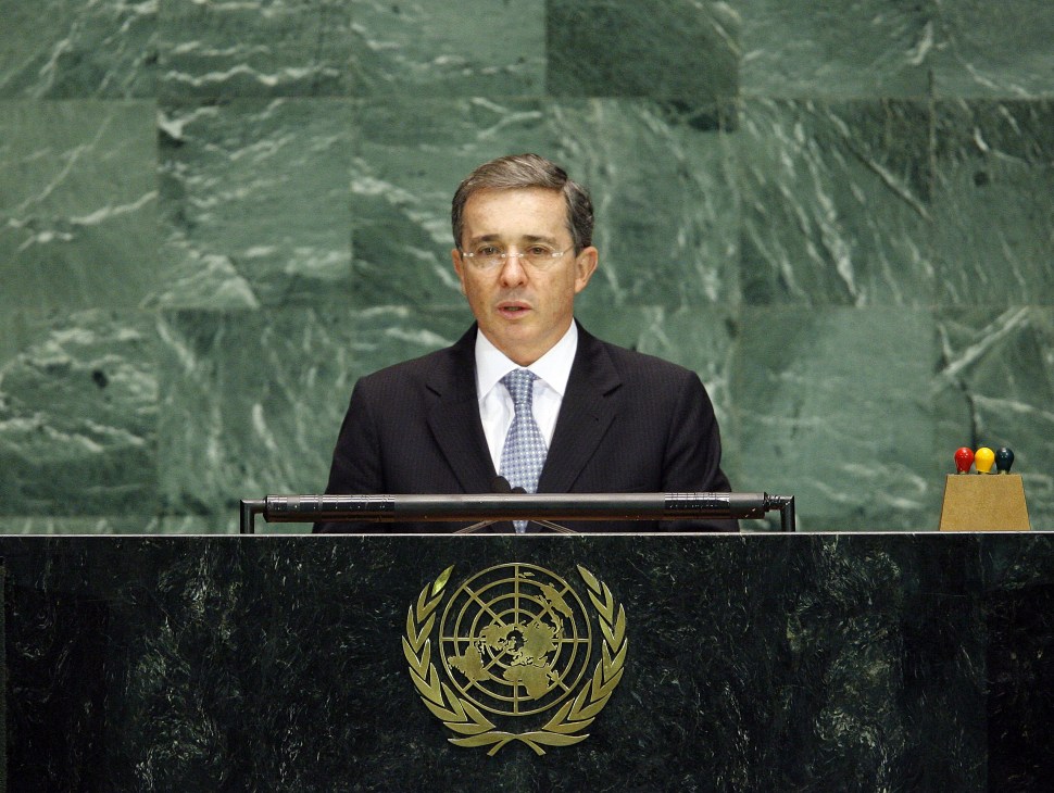 Colombian president Álvaro Uribe speaking at the United Nations podium.