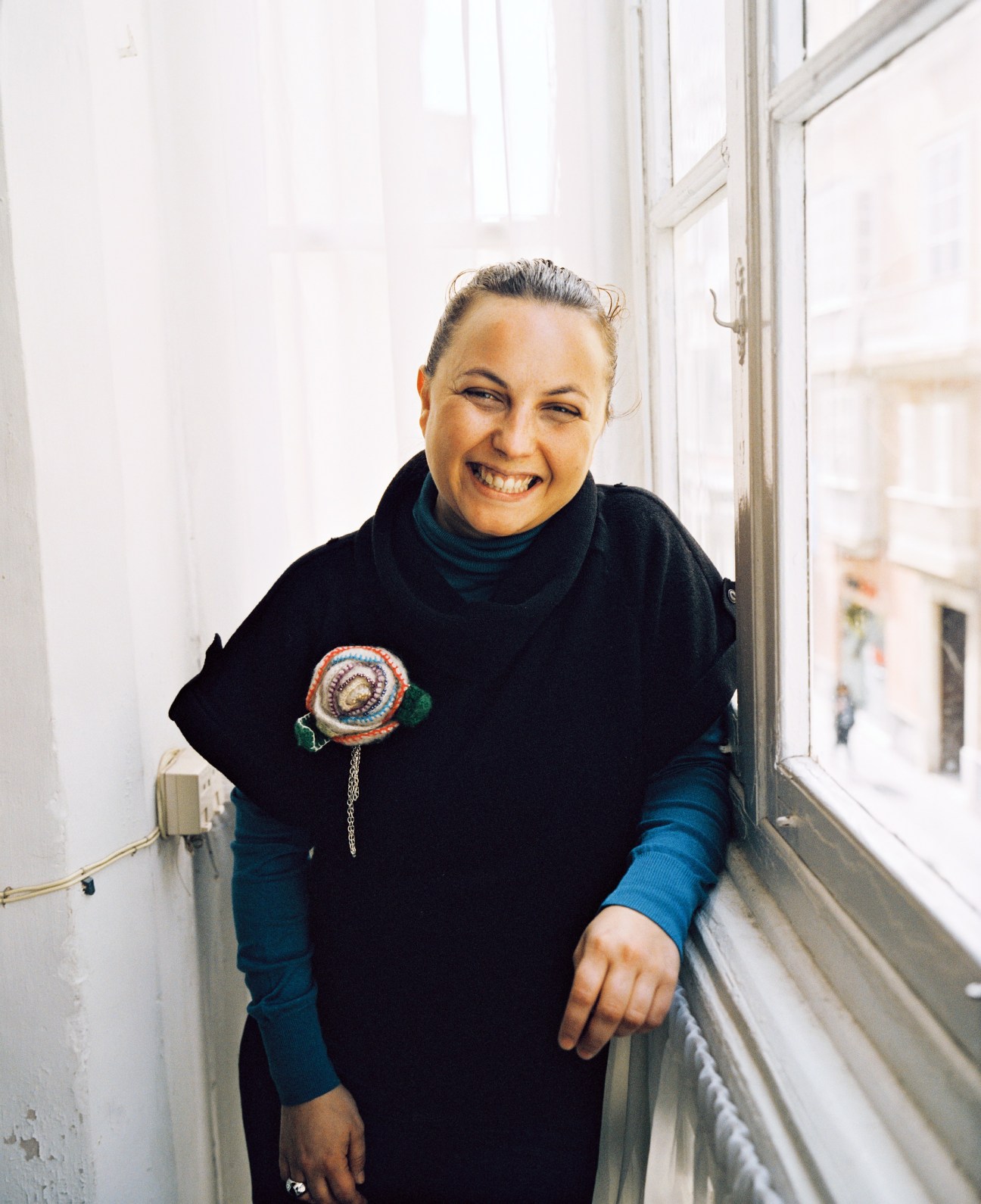 Yolanda Castro Sánchez, owner of a language academy, smiling by a window in Cádiz.