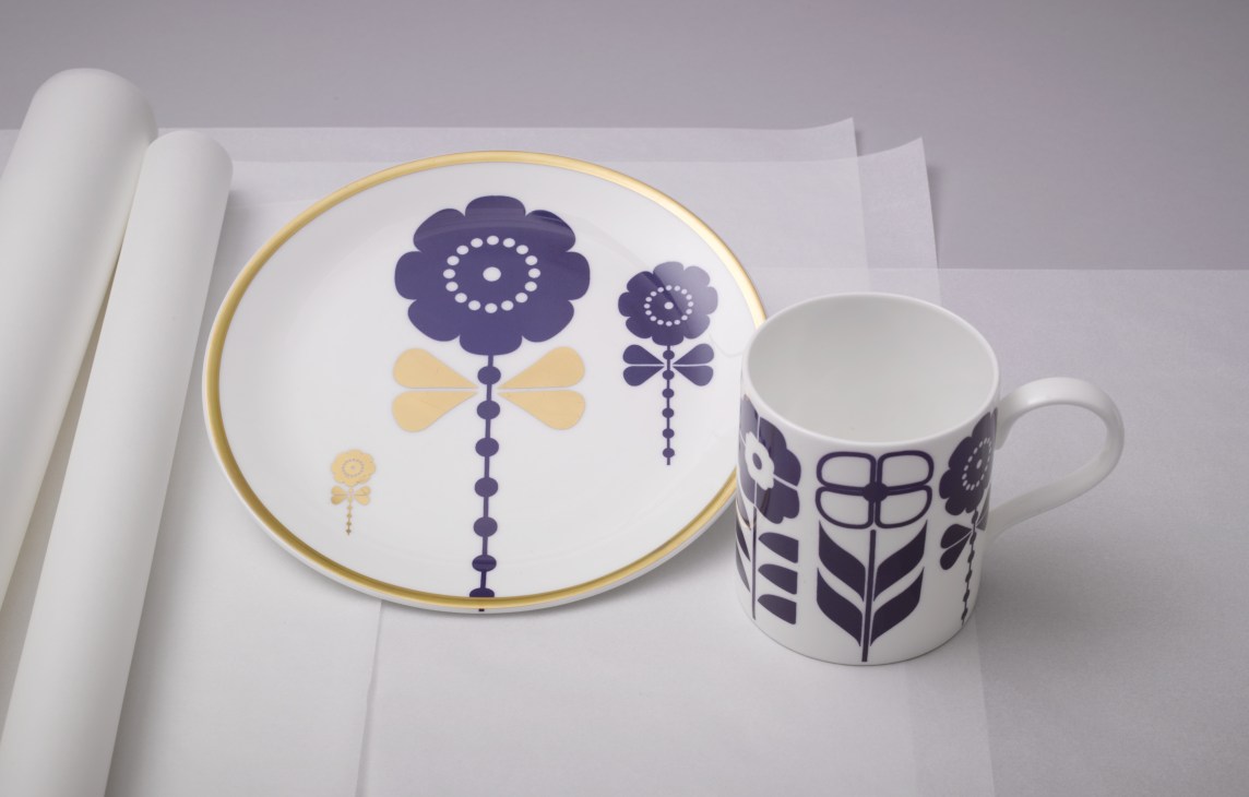 FLUX bone china plate and mug with gilded daisy chain design by Amy Clark