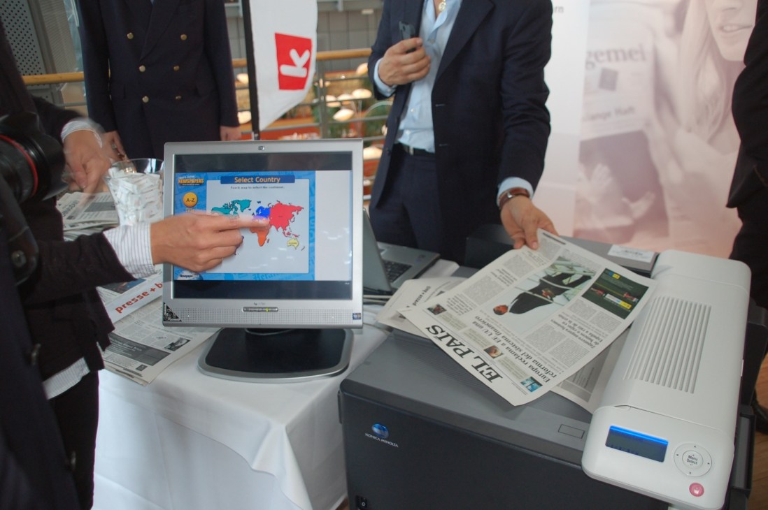 K Presse + Buch's print-on-demand service displaying a world map on screen at Hamburg airport.