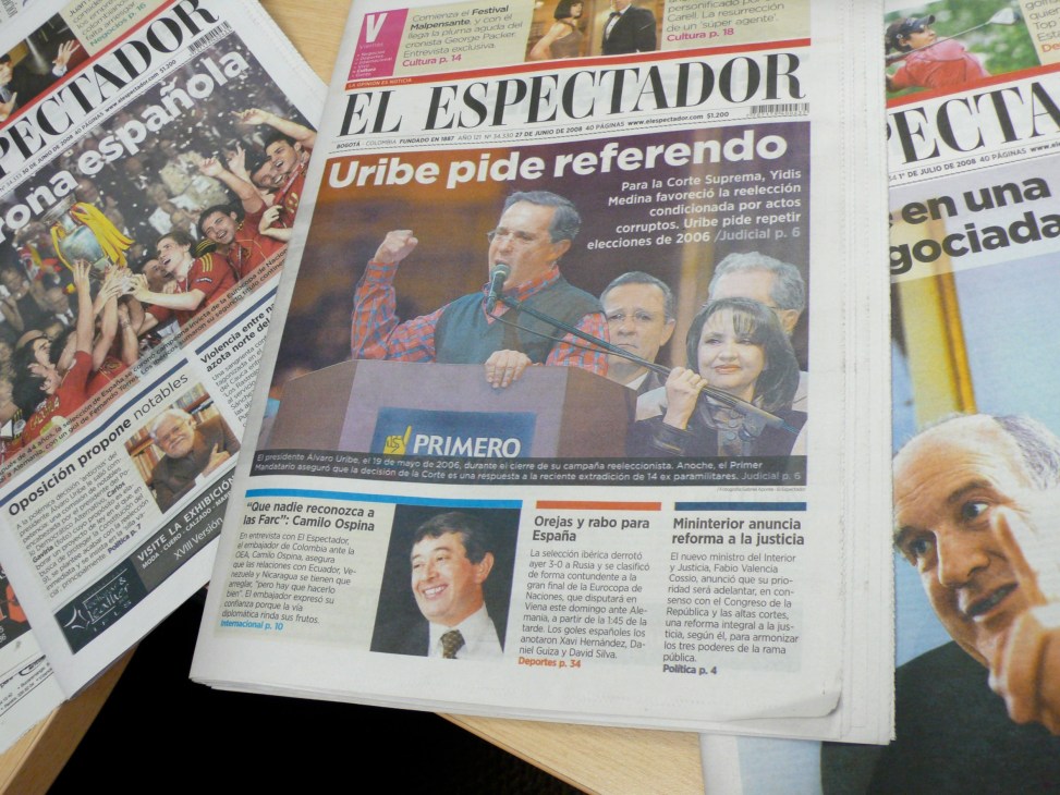 El Espectador newspaper front pages showing the publication's new tabloid format and layout design.