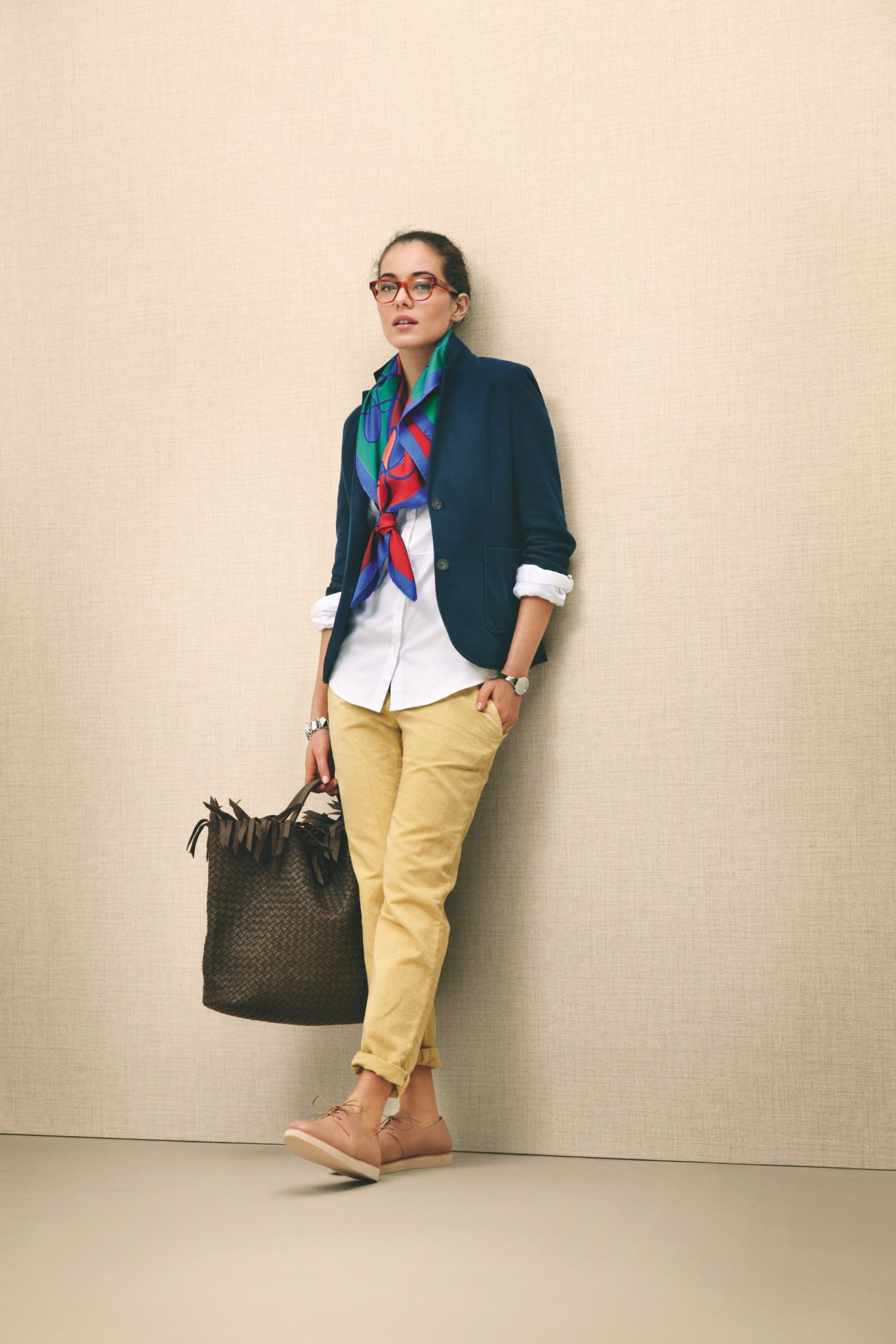 Woman wearing Zanone blazer, Windsor shirt, Incotex trousers, Camper shoes, Oliver Peoples glasses, Hermès scarf, Bottega Veneta bag and bracelet, and Georg Jensen watch.