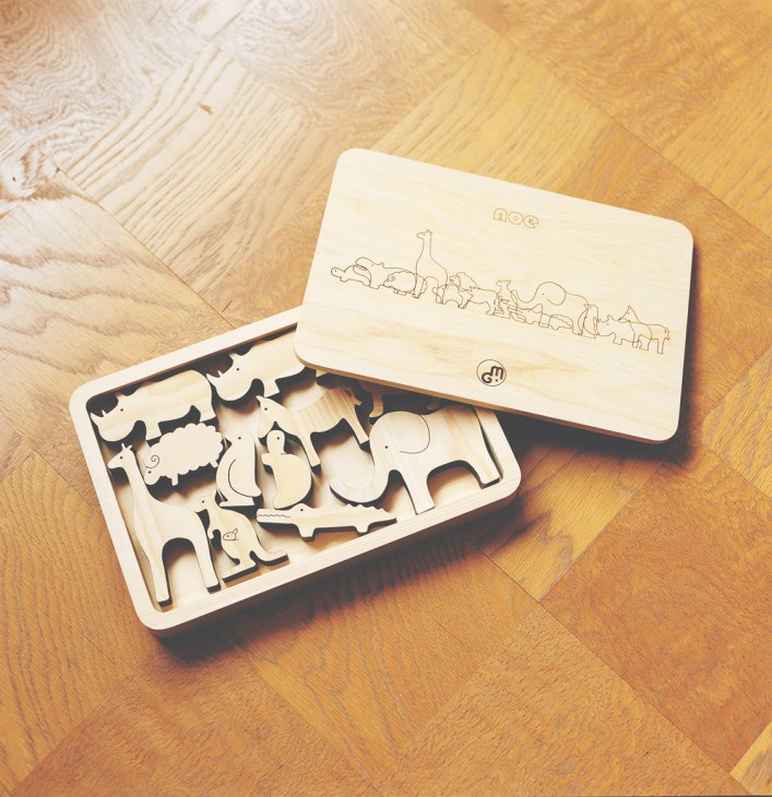 Mastro Geppetto's Noe wooden toy set with carved animal shapes in a wooden box.
