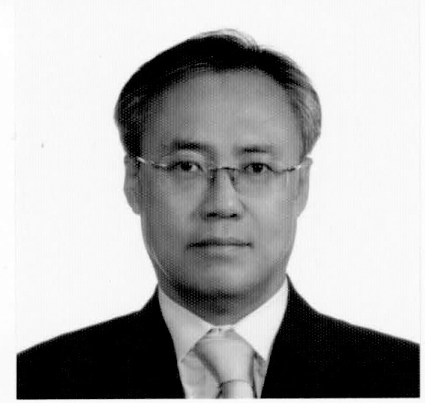 Portrait photograph of Lee Tae-hwan, a Korean developer and CEO of New Siem Reap International Airport.
