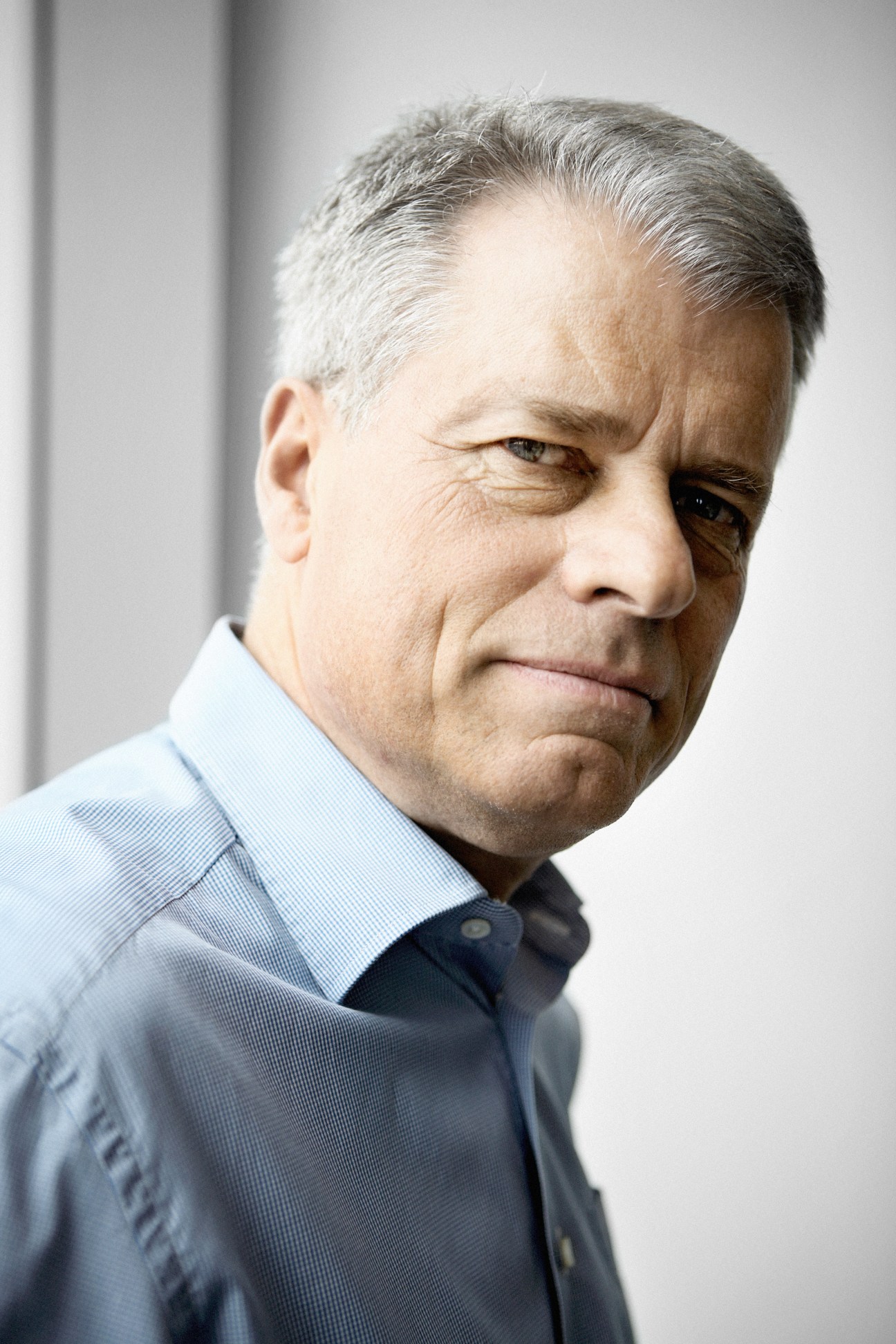 Portrait of Lars Thrane, co-founder of Thrane & Thrane, wearing a light blue shirt.