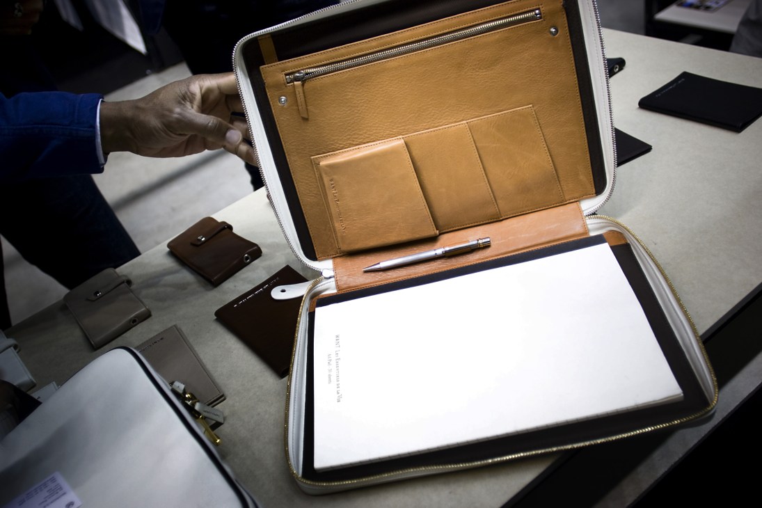 Want Les Essentiels de la Vie's "Kansai" computer portfolio open to show tan leather interior and compartments.