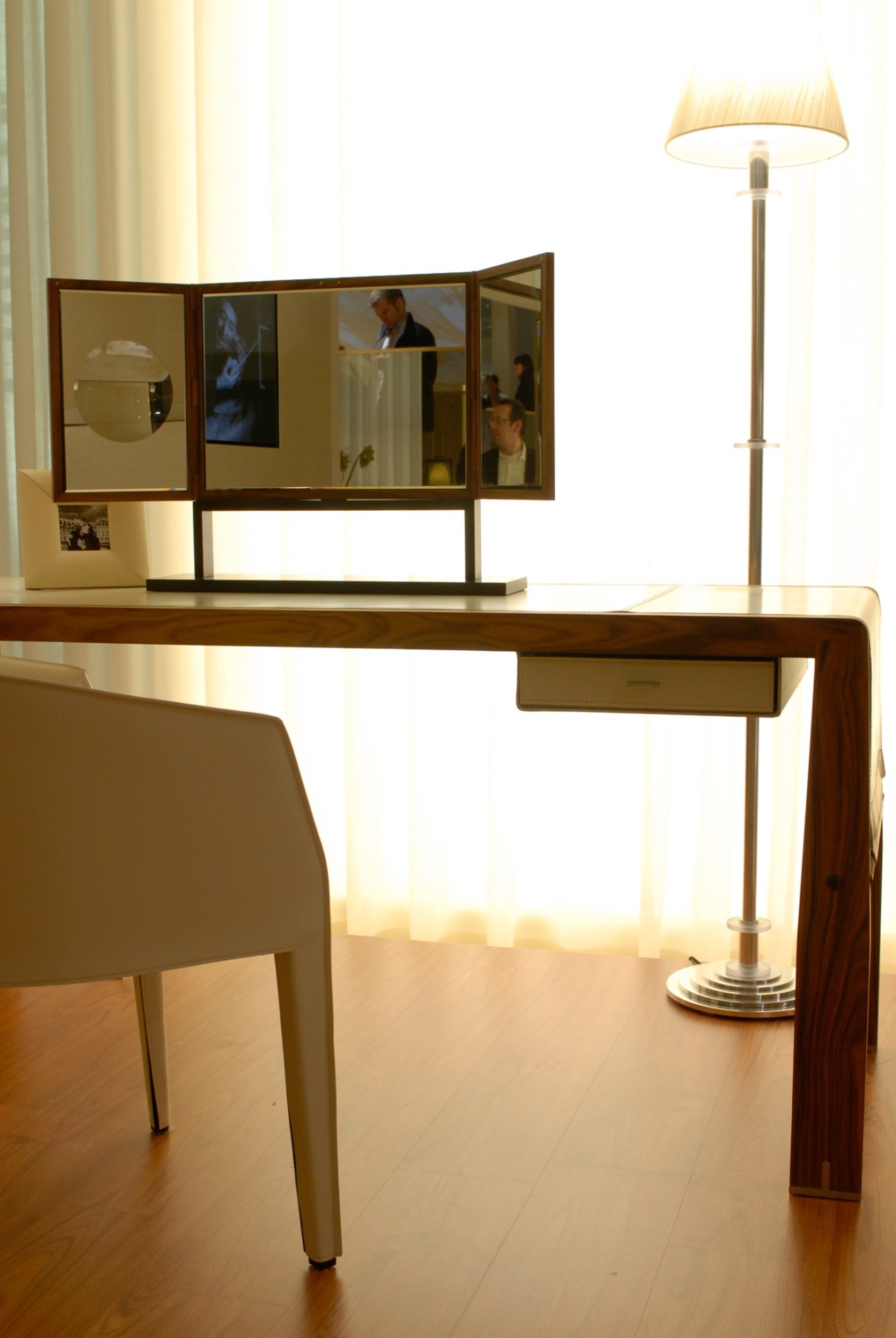 Giorgetti 'Eos' desk and 'Ara' mirror by Chi Wing Lo in a gallery setting