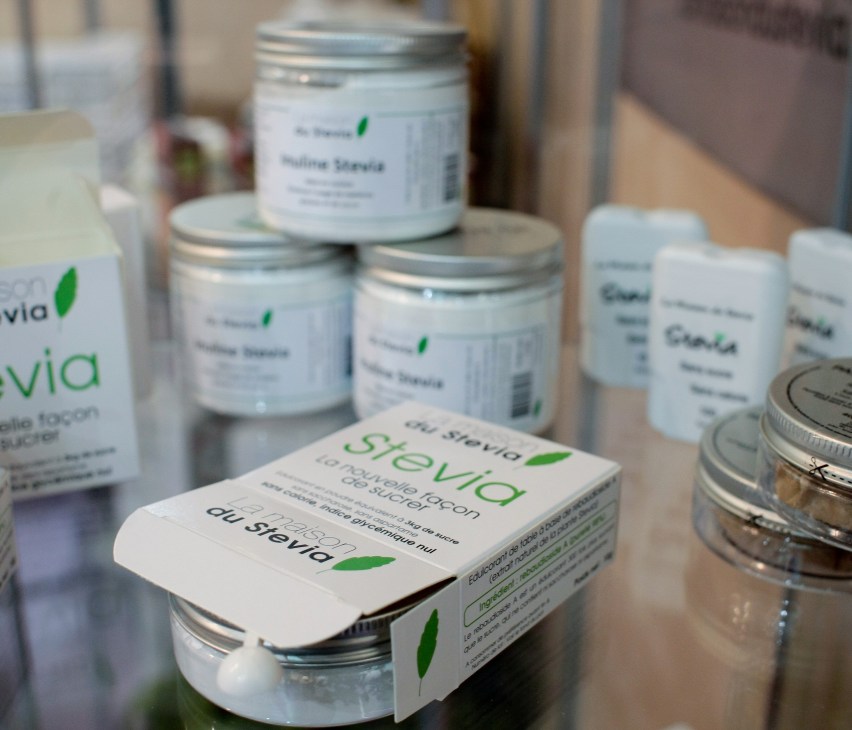 Stevia herbal no-calorie sweetener packets and jars displayed at Pharmagora trade fair.