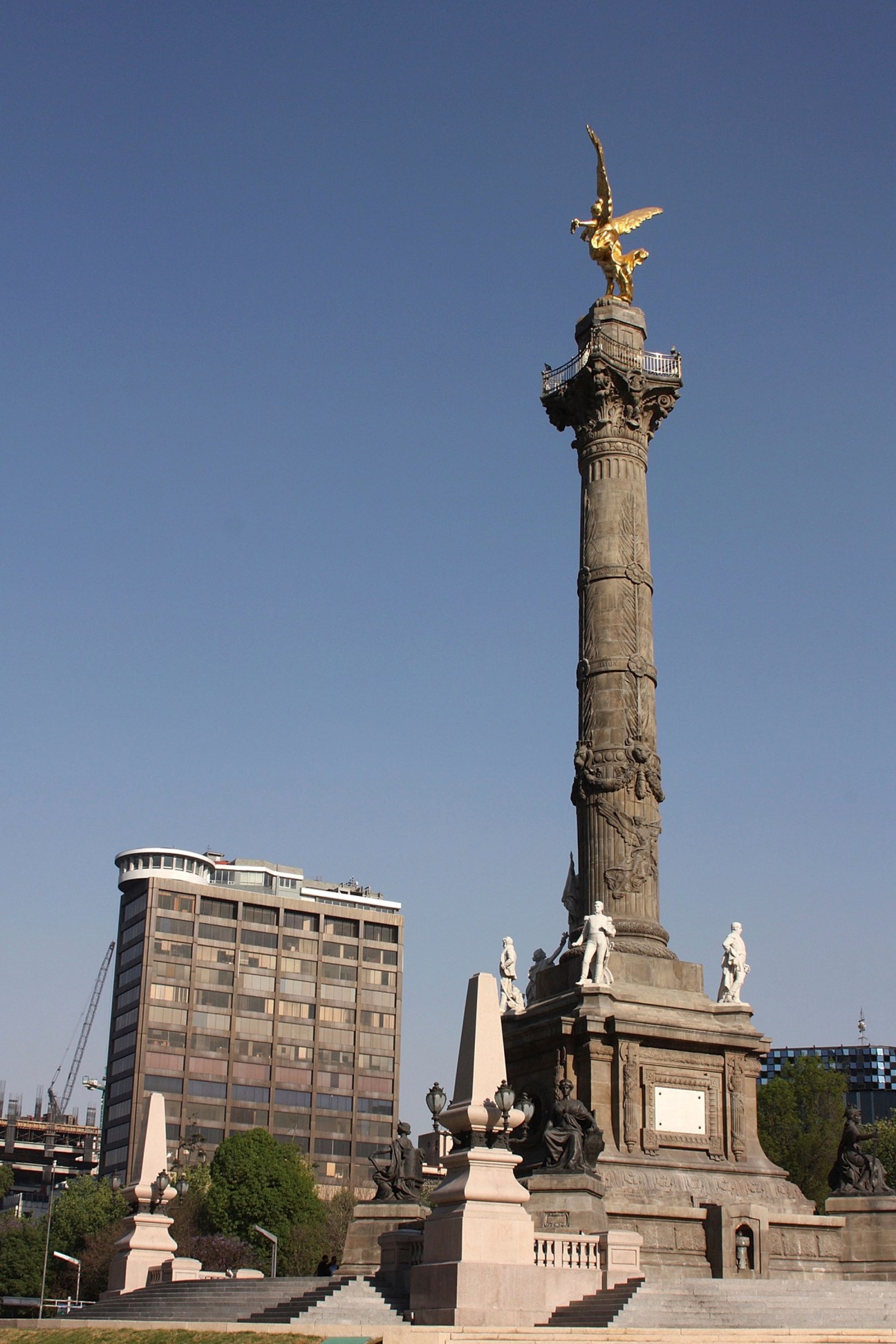 El Angel de la Independencia monument in Mexico City with visible steps added due to ground subsidence.
