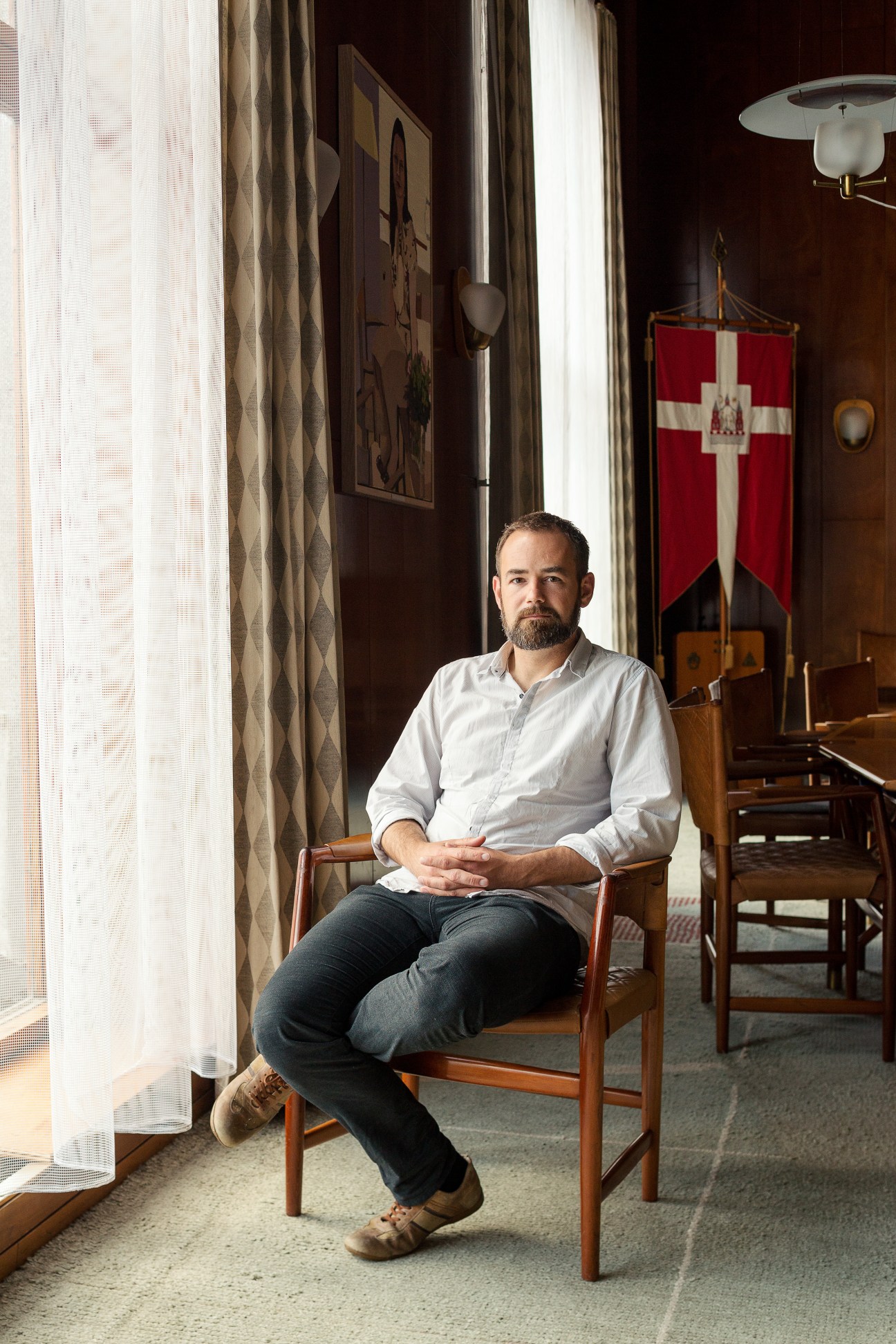 Mayor Jacob Bundsgaard sitting in a chair inside Aarhus city hall