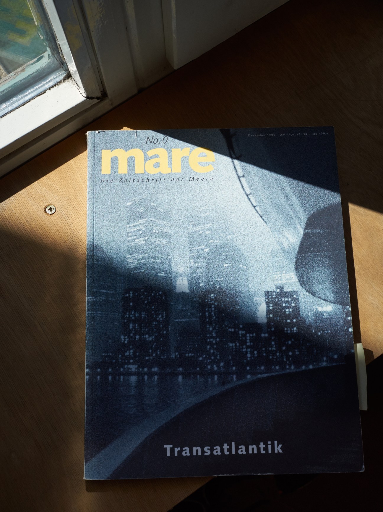Mare magazine issue No. 0 with yellow masthead and blue cover featuring a transatlantic theme.