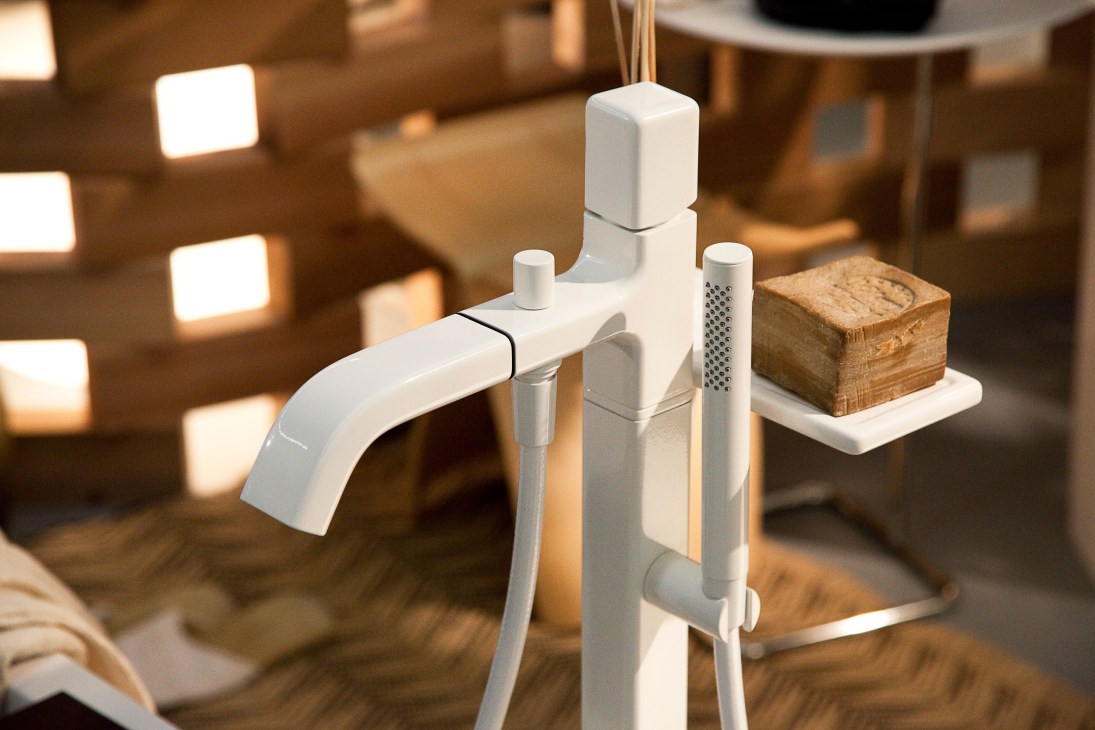 Modern white bathroom tap from Zucchetti.Kos Faraway collection with curved spout and minimalist design.